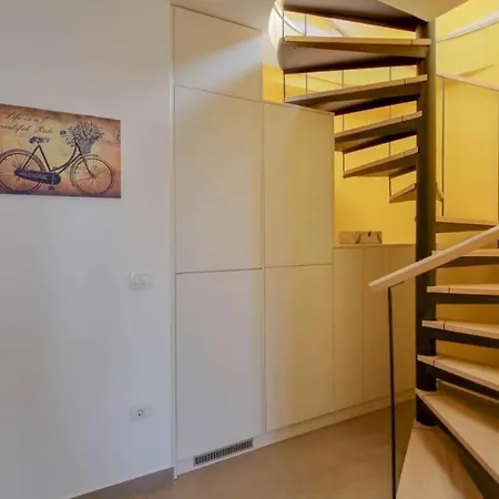 Doris A6 Apartment