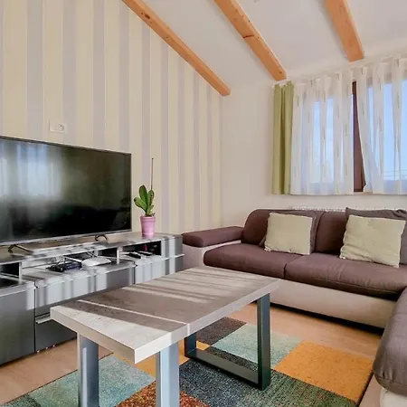 Doris A6 Apartment