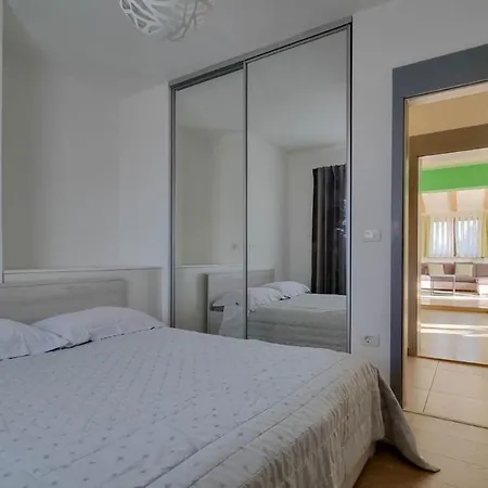Doris A6 Apartment